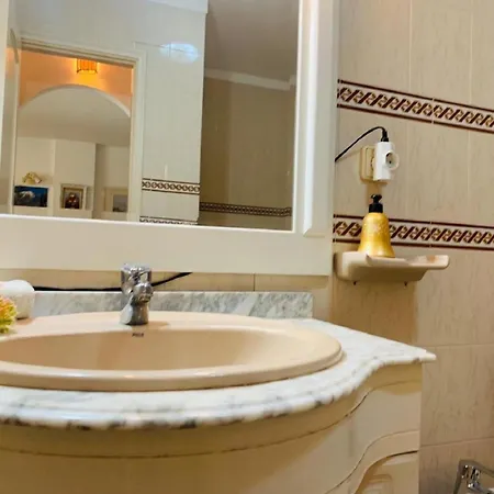 Apartment Ferienwohnung Fur 4 Personen Ca 80 Qm In Cristianos, Teneriffa Westkuste Von Teneriffa